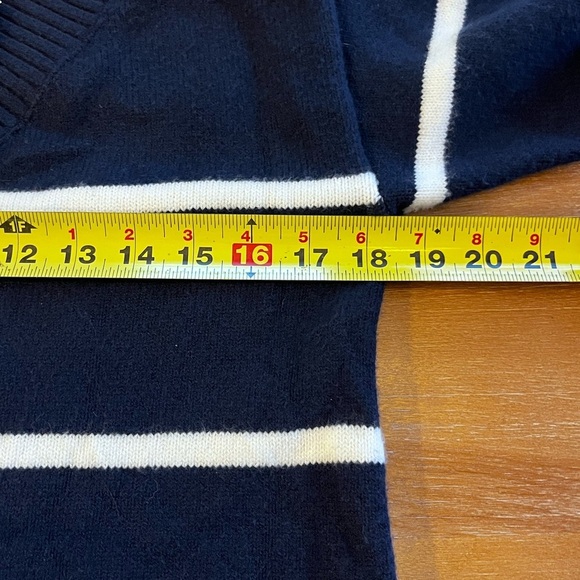 Hollister women’s Navy  Striped V-Neck Sweater NWT preppy Small - Picture 7 of 9